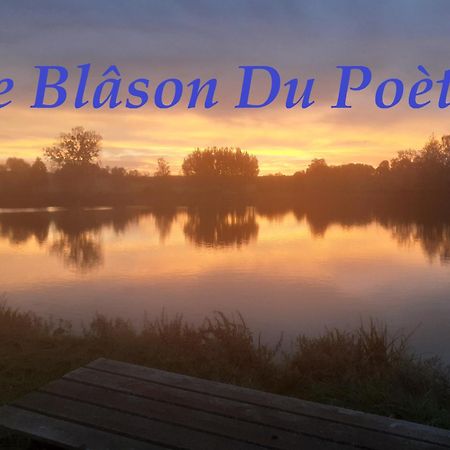 Le Blason Du Poete Mayet Kültér fotó